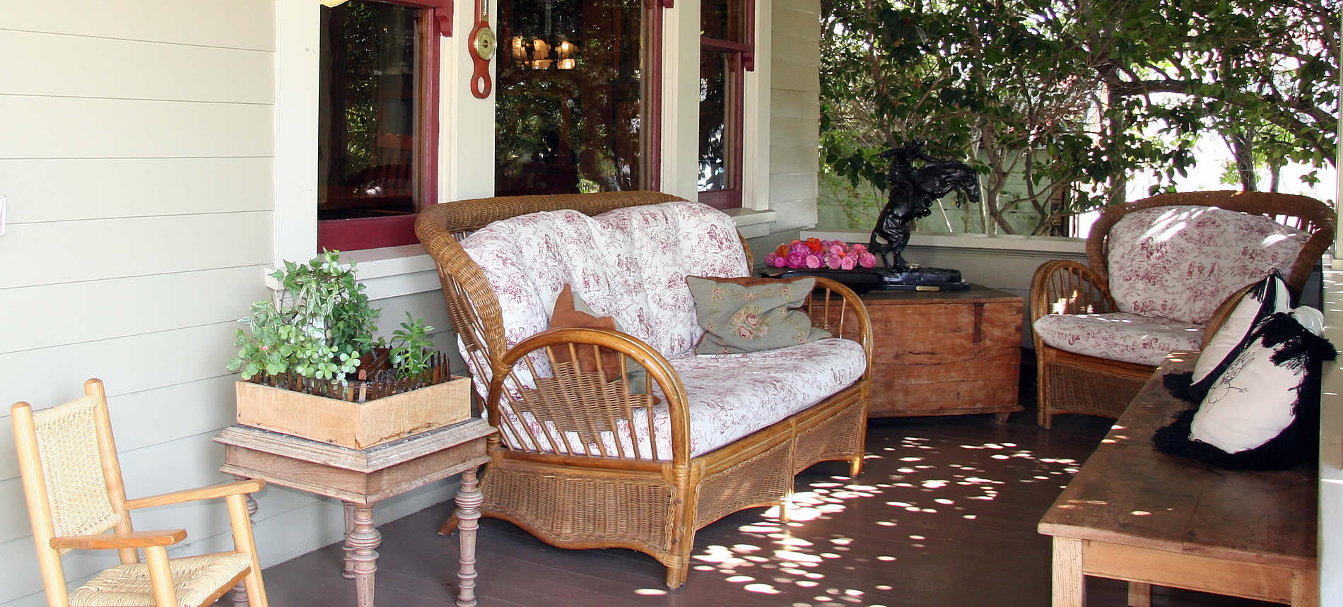 contact sutter creek's eureka street inn
